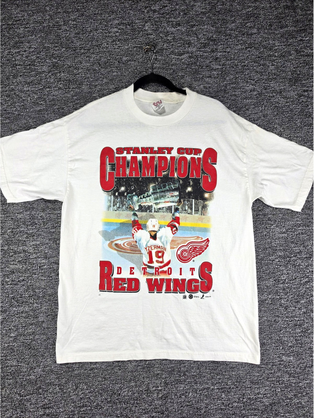 Trui Detroit Red Wings Steve Yzerman Stanley Cup Champions T-Shirt White XL